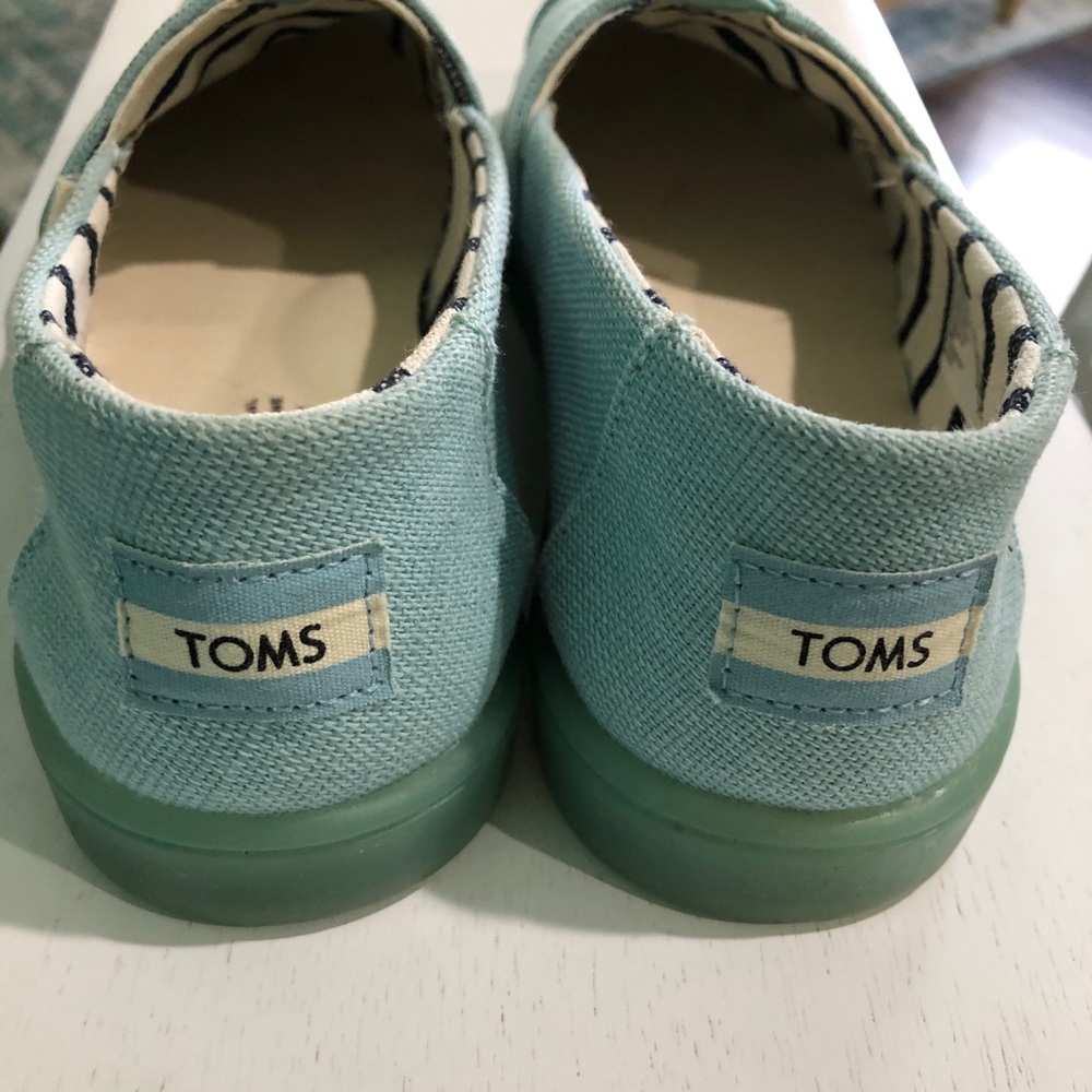 Toms blue canvas only worn a few times  Sz. 6.5